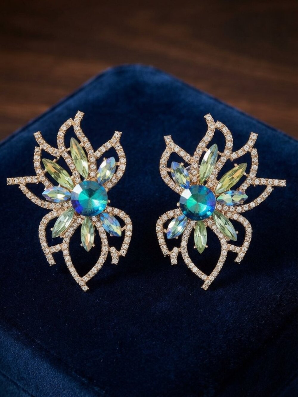 Spectacular earrings maximalism flowers